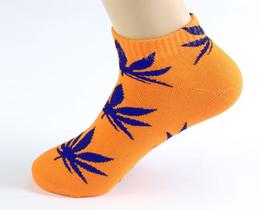 Фото - Короткие носки HUF оранжевого цвета в синий лист - Men box